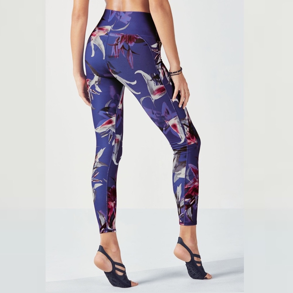 Fabletics (0-2) Lisette High-Waisted 7/8 capri - Picture 2 of 5